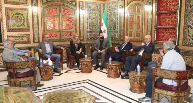 محافظ طرطوس يلتقي وجهاء الشيخ بدر لبحث تعزيز الأمن وتحسين معيشة المواطنين