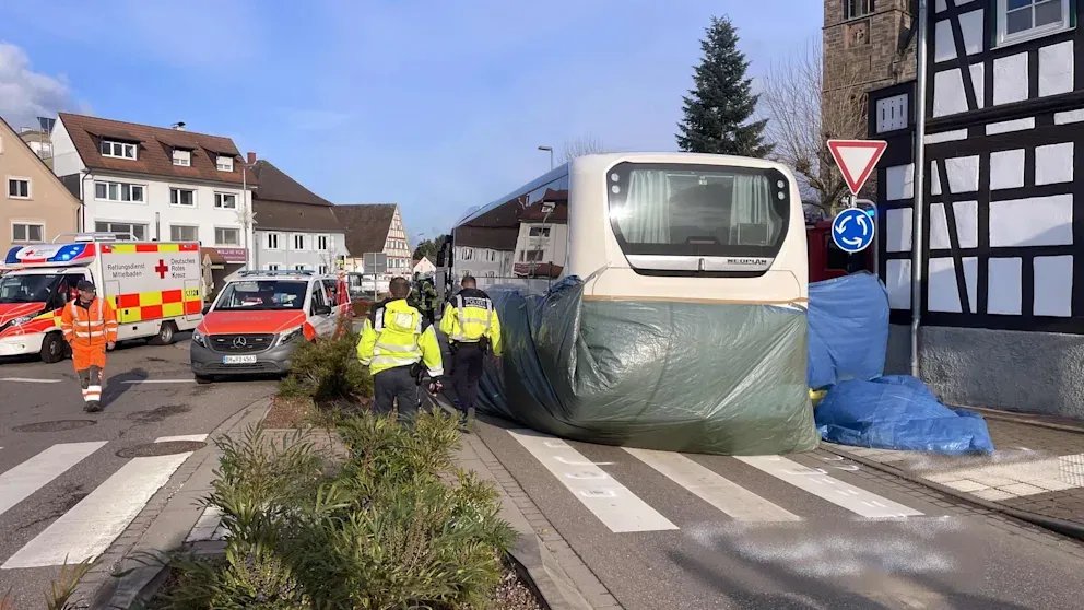ألمانيا: مصرع طفلة دهساً بحافلة مدرسية في حادث مأساوي أثناء عودتها من المدرسة