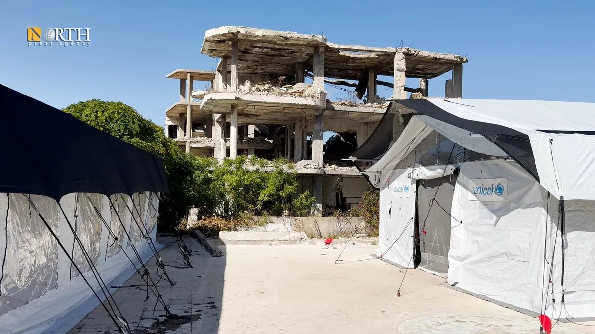 أحلام العودة إلى مقاعد الدراسة: خيام تعليمية في ريف اللاذقية تعيد الأمل لأطفال ينتظرون ترميم مدارسهم