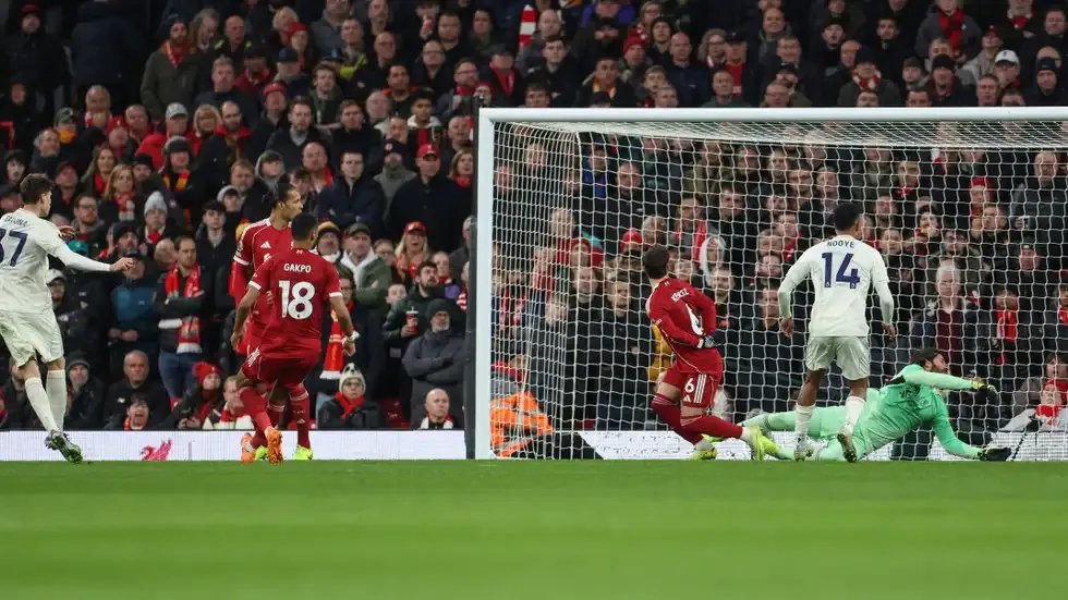 صدمة في الأنفيلد: نوتنغهام فوريست يُسقط ليفربول بثلاثية في الدوري الإنجليزي