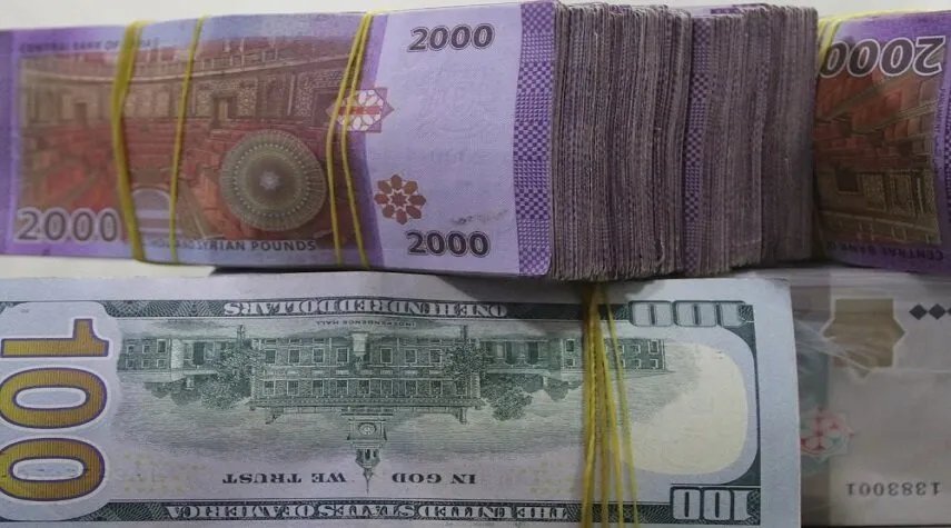 الليرة السورية تتراجع قليلًا والدولار يحافظ على ارتفاعه والذهب يواصل الصعود