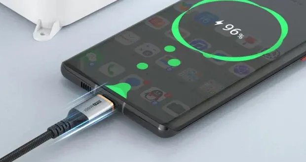 دراسة تحسم الجدل: هل الشحن السريع يضر ببطارية هاتفك حقاً؟
