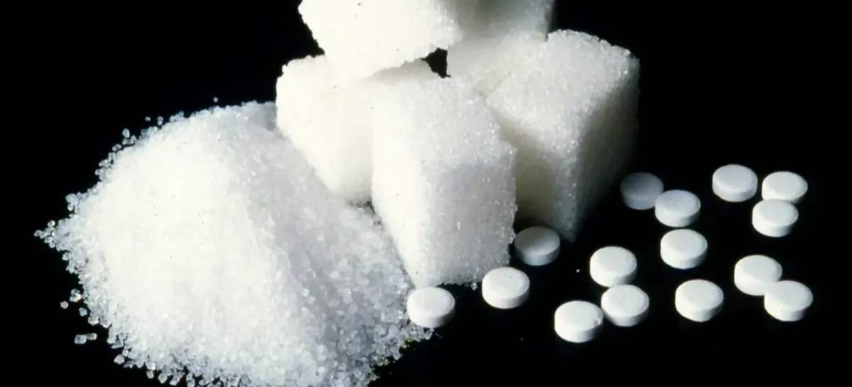 دراسة تحذر: مُحلي الإريثريتول الشائع قد يشكل خطراً على صحة الأوعية الدموية