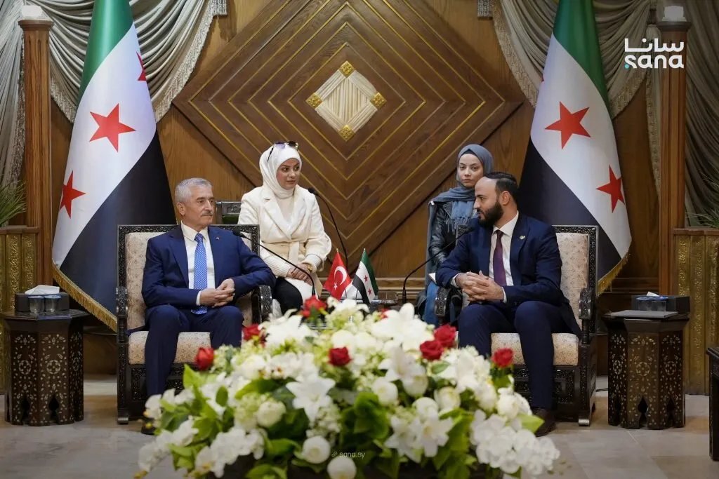 محافظ حلب يبحث مع وفد تركي سبل تعزيز التعاون في مجالات البنية التحتية والتنمية الحضرية