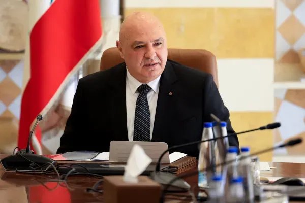 عون: الغارة الإسرائيلية على بيروت دليل على تجاهل إسرائيل للدعوات الدولية