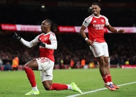 إيزي يقود أرسنال لفوز ساحق على توتنهام في ديربي شمال لندن