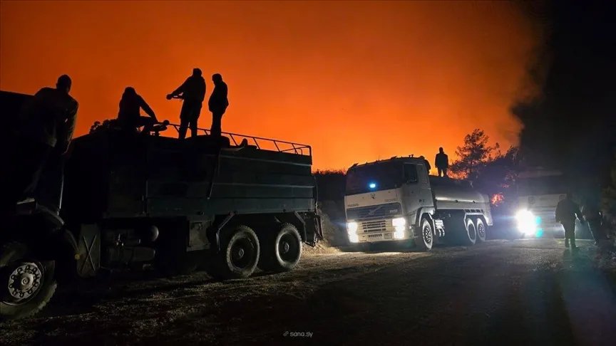 اللاذقية تحترق: فرق الإطفاء تواجه صعوبات جمة في إخماد حرائق غابات جبل التركمان