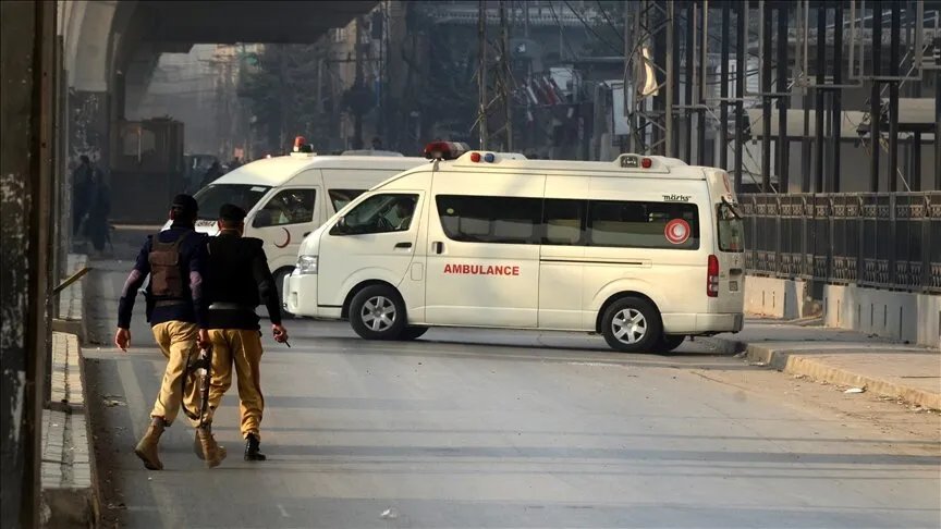 هجوم انتحاري دامٍ يهز بيشاور: مقتل عناصر أمن باكستانيين