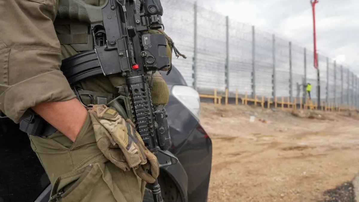 إسرائيل تجري تدريبات عسكرية مفاجئة على الحدود مع لبنان بعد اغتيال قيادي في حزب الله