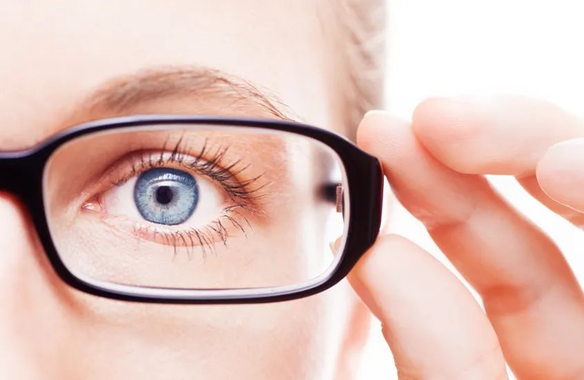 اكتشاف واعد: طريقة جديدة قد تعيد البصر لمرضى "كسل العين"