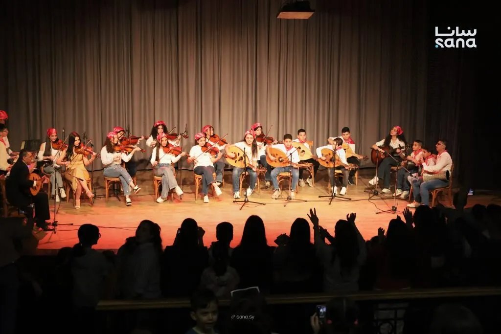فرقة نينار الموسيقية تُحيي أمسية فنية مبهجة على مسرح طرطوس الثقافي