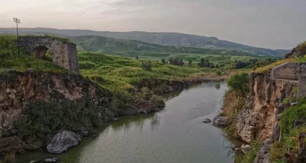 إسرائيل تعتصر اليرموك: العطش السياسي يهدد مستقبل الجنوب السوري