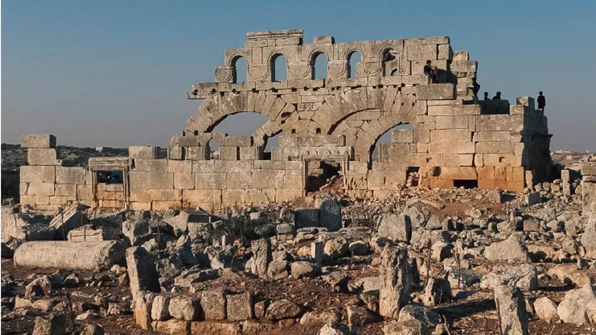 جهود مكثفة لحماية التراث: زيارة ميدانية لـ "قلعة سمعان" و"براد" لتقييم الأضرار ووضع خطط الترميم