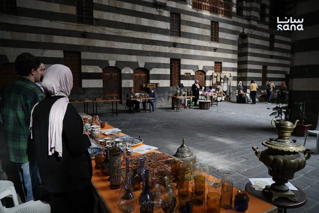 خان أسعد باشا يحتفي بـ"ريشة وتراث": معرض يجسد الهوية السورية