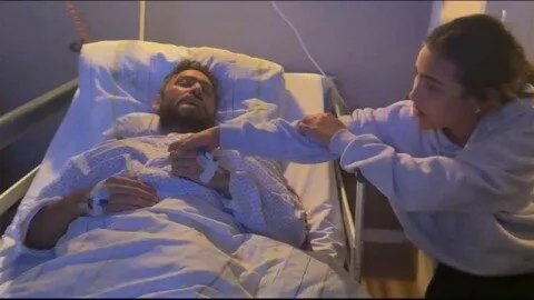 تامر حسني يعود إلى مصر لاستكمال علاجه بعد عملية جراحية في الكلى