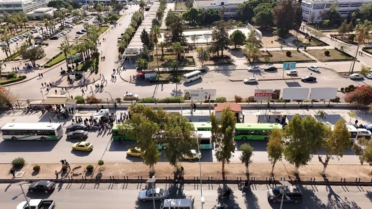 اللاذقية تنظم حركة النقل: إجراءات جديدة للتكاسي والشاحنات وتخفيض أجور السرافيس