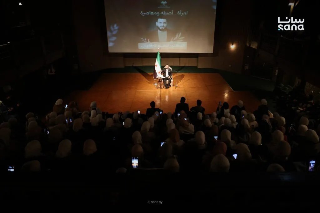 أدهم شرقاوي يستعرض نماذج نسائية ملهمة في ندوة بدار الأوبرا بدمشق