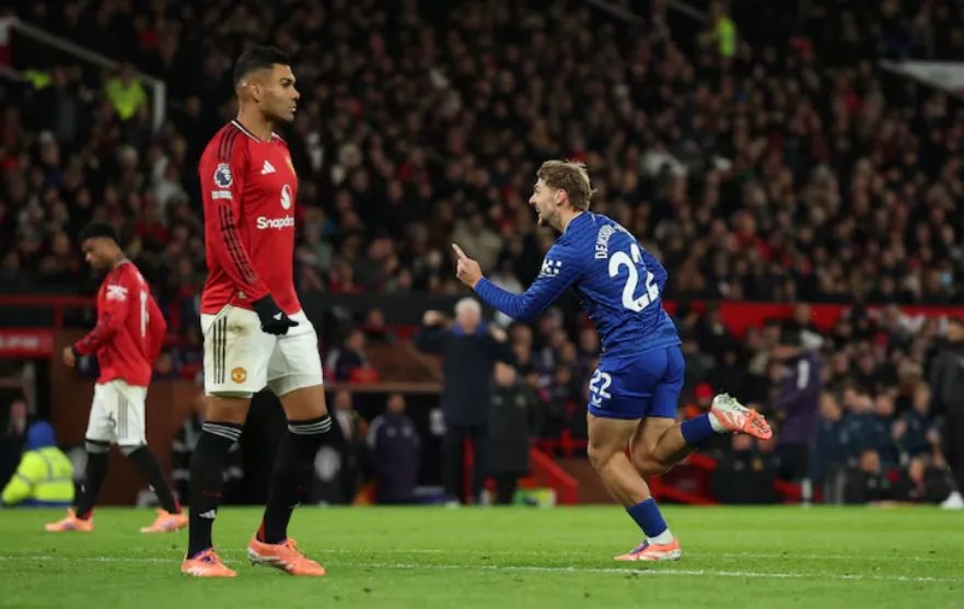 إيفرتون يكسر هيمنة مانشستر يونايتد في معقله "أولد ترافورد" بفوز ثمين