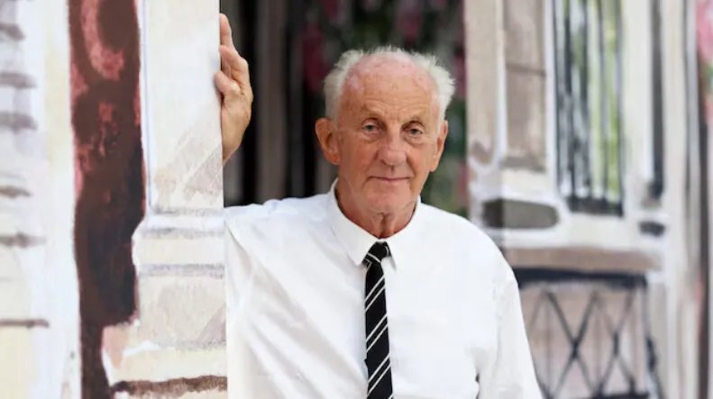 رحيل مصمم أزياء الأميرة ديانا، بول كوستيلوي، عن عمر يناهز الثمانين عاماً