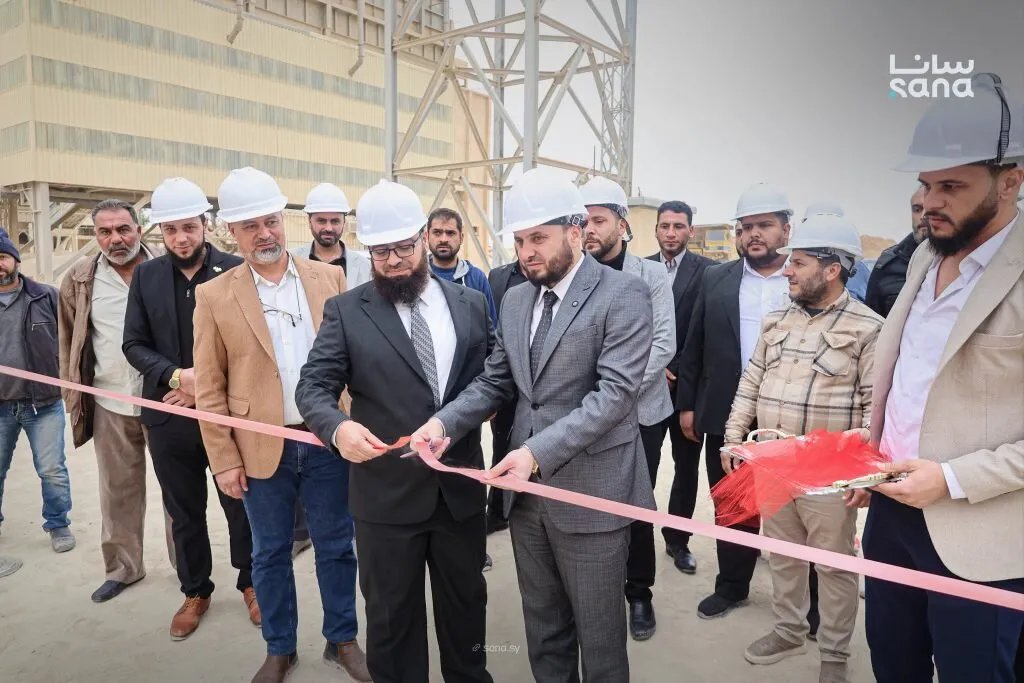 بعد توقف دام عقدًا: وزير الطاقة يفتتح معمل الفوسفات المُعاد تأهيله في ريف حمص