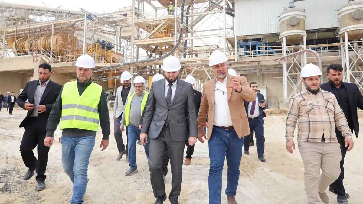 وزير الطاقة يعيد افتتاح معمل الفوسفات بعد توقف دام عشر سنوات