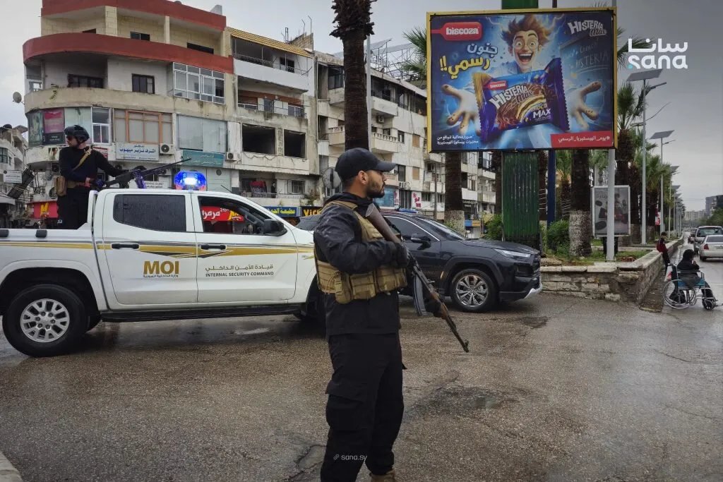 قوى الأمن الداخلي تُعزز تواجدها في اللاذقية لضمان الأمن العام وحماية المواطنين