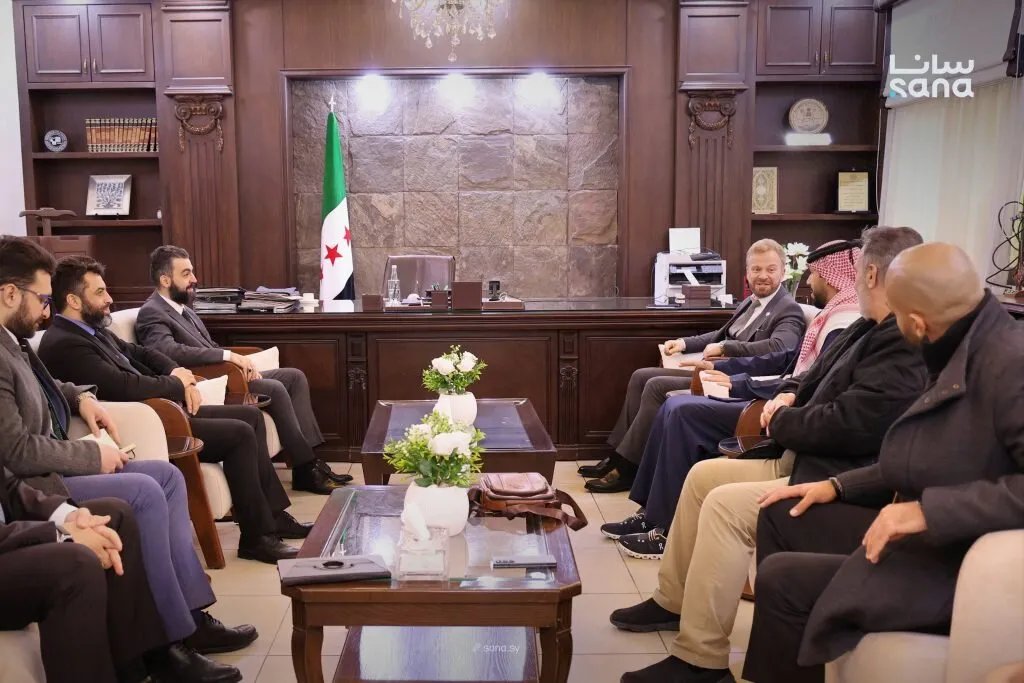 وزير الإدارة المحلية يبحث مع شركة "بيئة" الإماراتية فرص الاستثمار في إدارة النفايات بسوريا