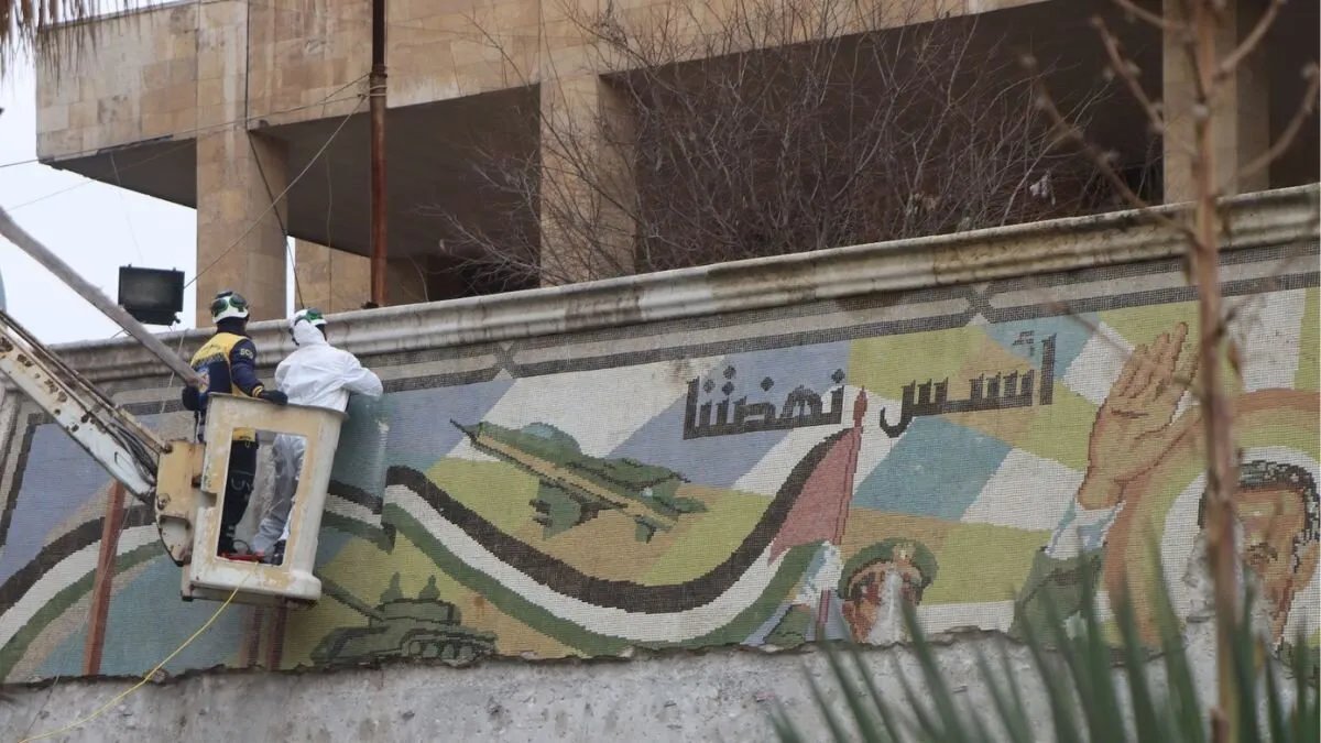 محافظ حلب يوجه بإزالة رموز النظام السابق ويدعو الأهالي للمساهمة