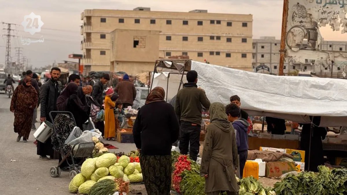 أسواق إعزاز الشعبية: ملاذ النازحين في مواجهة غلاء المعيشة وتحديات الشتاء