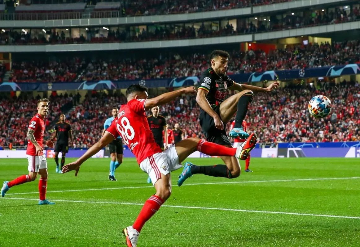 دوري أبطال أوروبا: بنفيكا يحقق فوزه الأول على حساب أياكس، وغلطة سراي يسقط أمام رويال يونيون