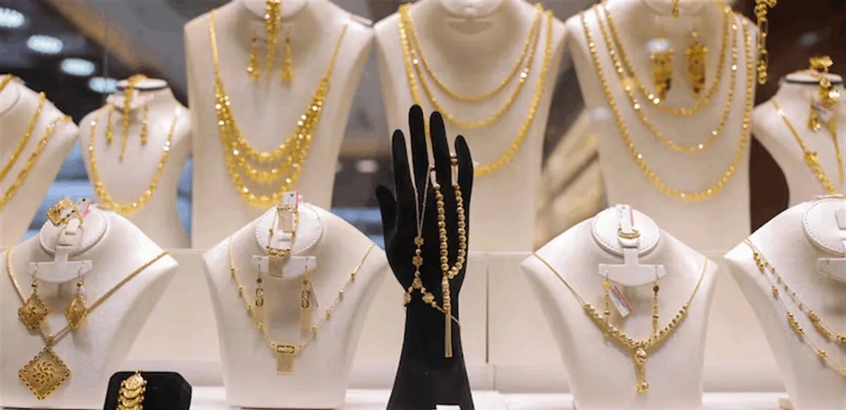 تفاصيل مثيرة: عصابة تستغل الأمطار والضوضاء لسرقة محل مجوهرات في صور بقيمة مليون دولار