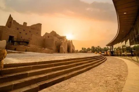 دليل المسافر الذكي: كيف تخفض تكاليف رحلتك إلى الرياض وجدة وتستمتع بتجربة لا تُنسى؟