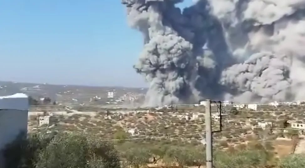 مقتل 5 مدنيين في انفجار ضخم يهز بلدة كفر تخاريم بريف إدلب