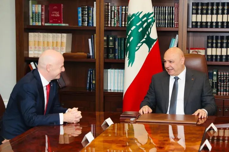 تقديرًا لدوره: الرئيس اللبناني يمنح رئيس الفيفا جياني إنفانتينو الجنسية اللبنانية