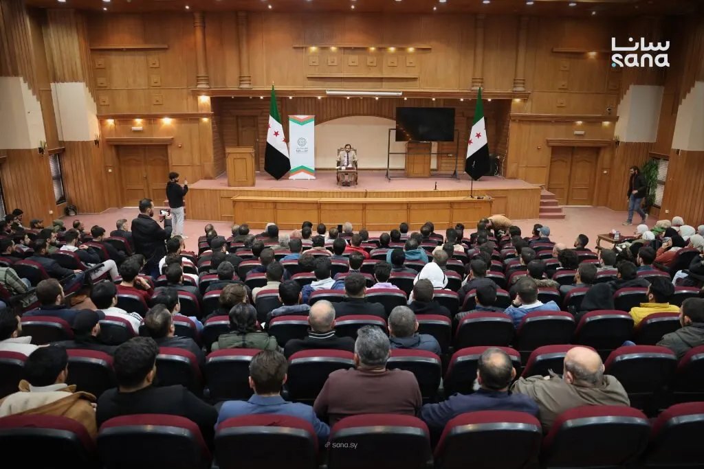 محاضرة في حماة تستكشف العلاقة بين الثورة وبناء الدولة