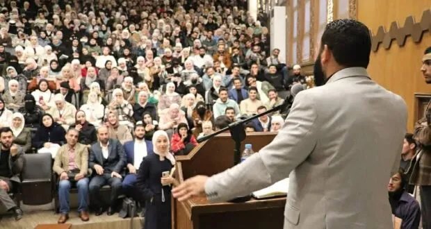 محاضرة ملهمة في جامعة حلب: الروائي الفلسطيني أدهم الشرقاوي يتحدث عن هندسة الذات والمستقبل