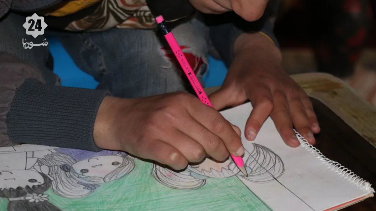 من الرقة إلى العالمية: فاطمة تتحدى التوحد بريشة فنانة