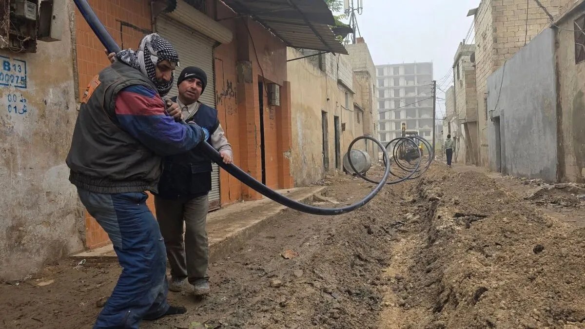 مياه حماة تستجيب لشكاوى المواطنين وتعالج تلوثاً في خط مياه بمشاع الطيار