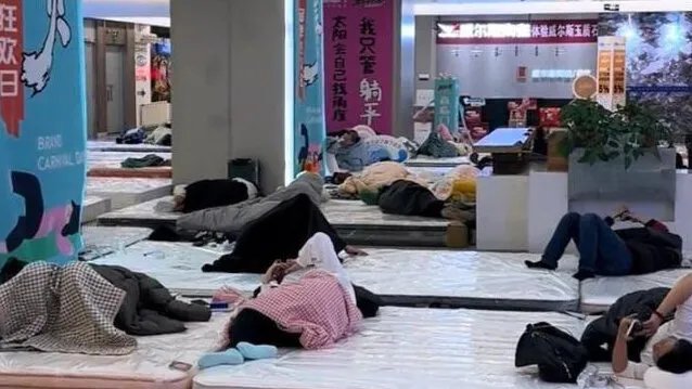 رقم قياسي: صيني يفوز بمسابقة الاستلقاء لأكثر من 33 ساعة متواصلة في باوتو