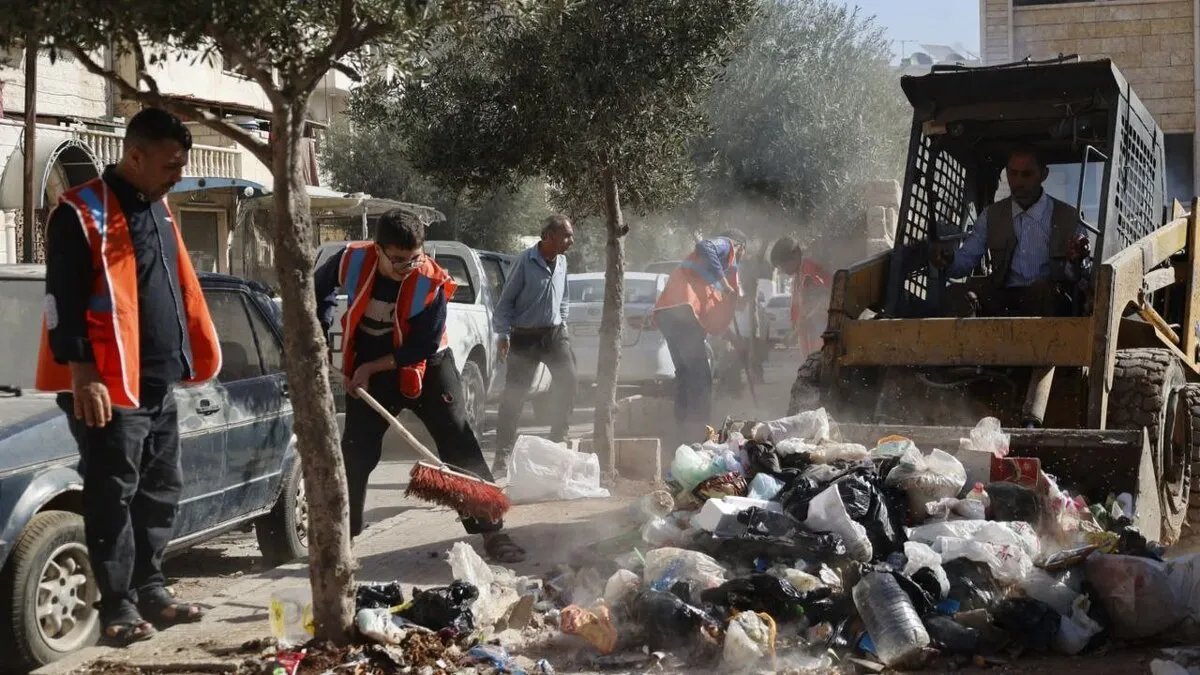 حماة تحت وطأة تراكم القمامة: شكاوى متزايدة ونقص حاد في الإمكانيات