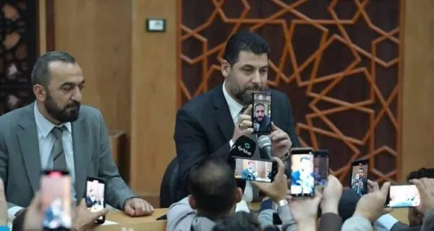 الرئيس الشرع يوجه رسالة هاتفية خلال اجتماع موسع في اللاذقية لتعزيز السلم الأهلي