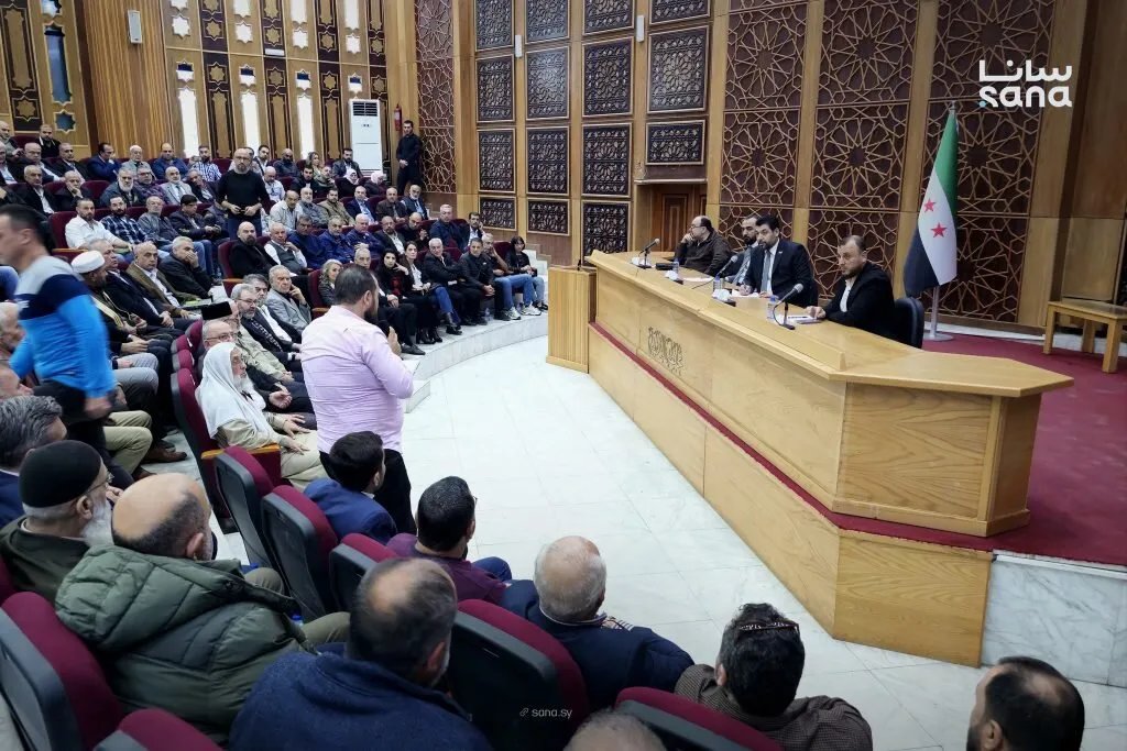 محافظ اللاذقية ولجان الأحياء: شراكة لتعزيز الاستقرار المجتمعي وتحسين الخدمات