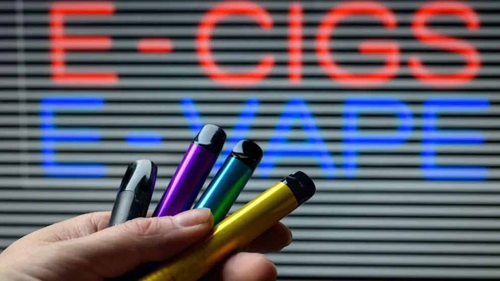 ألمانيا تتجه لحظر السجائر الإلكترونية ذات الاستخدام الواحد: الأسباب والمخاطر