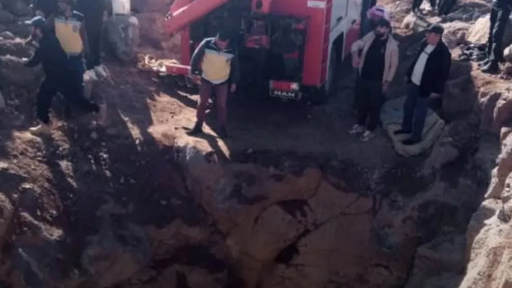 مأساة في درعا: مصرع شاب وإصابة آخر إثر انهيار حفرة أثناء التنقيب عن الذهب