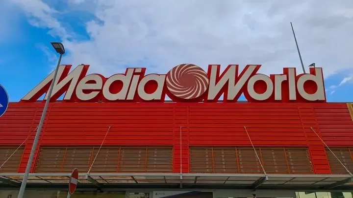 سلسلة متاجر أوروبية تبيع أجهزة آيباد بـ 15 يورو بالخطأ وتطالب بإعادتها: ما القصة؟