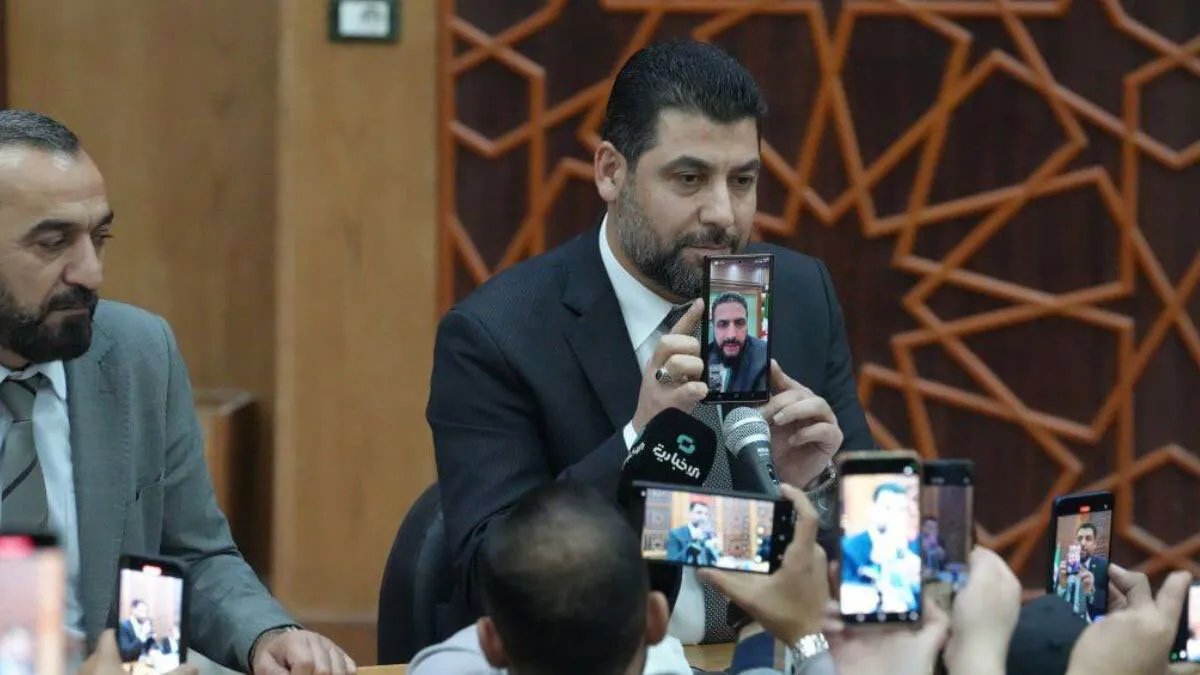 الرئيس الشرع يستمع لمطالب أهالي اللاذقية ويؤكد: أغلبية المطالب محقة