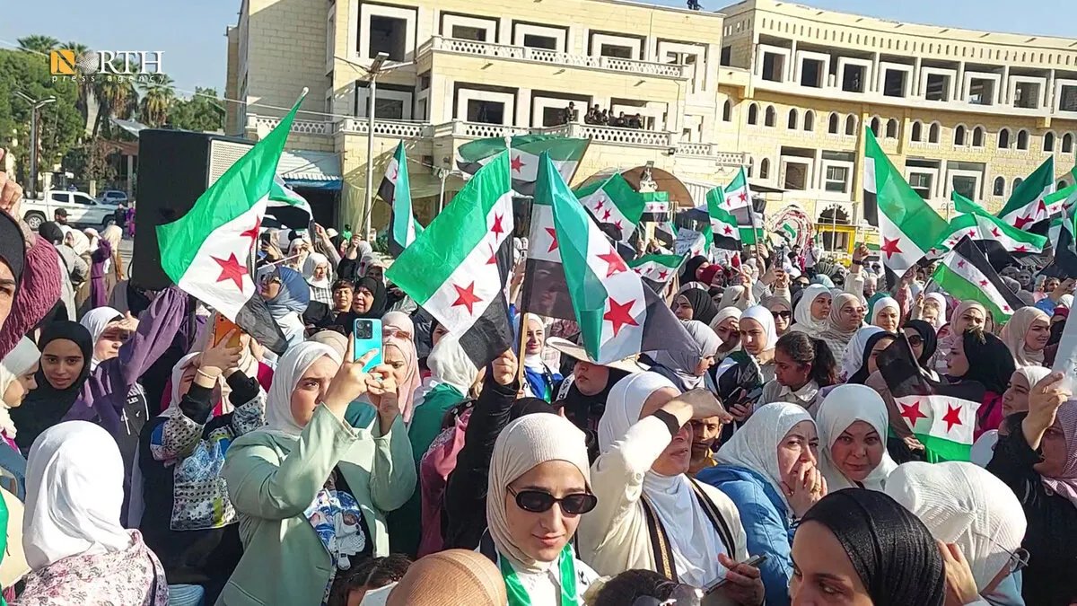 جبلة تحتفل بذكرى عملية "ردع العدوان" بمسيرة جماهيرية حاشدة