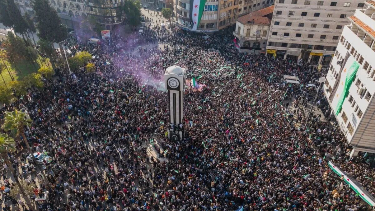 سوريا تحيي الذكرى الأولى لـ"ردع العدوان" بمظاهرات حاشدة في مختلف المدن