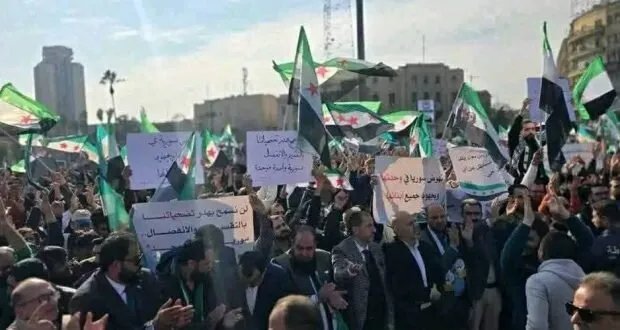 الرئيس الشرع يشيد بأهالي حلب: رمز الوفاء والانتماء في وقفتهم الشعبية