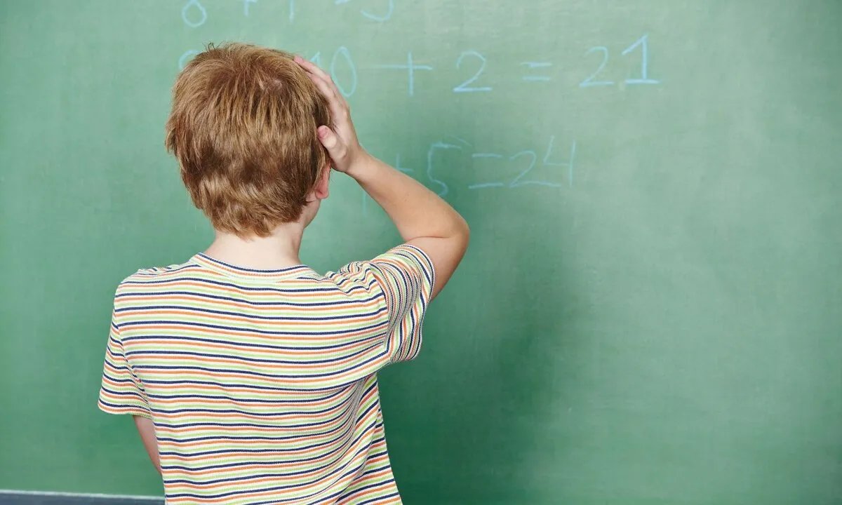 عُسر الحساب: لماذا يخشى بعض الأطفال الأرقام وكيف نتعامل معه؟
